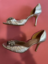 Load image into Gallery viewer, Pre-Loved Glint Silver Heels Size AU12
