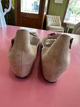 Load image into Gallery viewer, Pre-Loved Taking Shape Taupe Wedge Sandals Size 42
