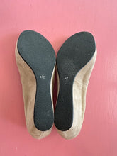 Load image into Gallery viewer, Pre-Loved Taking Shape Taupe Wedge Sandals Size 42
