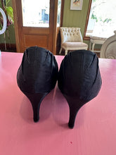 Load image into Gallery viewer, Pre-Loved Giovanna Black Heels Size AU11

