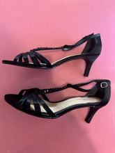 Load image into Gallery viewer, Pre-Loved Supersoft Vaneli Size AU11.5
