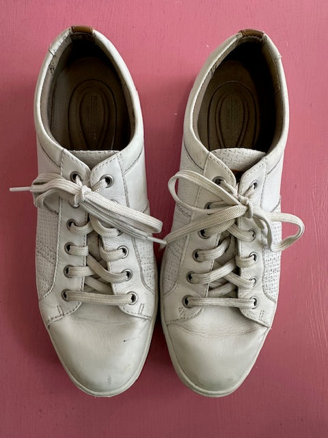 Pre-Loved Rockport White Sneakers Size 41