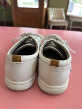 Load image into Gallery viewer, Pre-Loved Rockport White Sneakers Size 41
