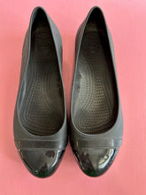 Load image into Gallery viewer, Pre-Loved Crocs Ballet Flat Black Size AU10
