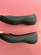 Load image into Gallery viewer, Pre-Loved Crocs Ballet Flat Black Size AU10
