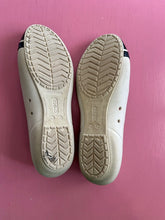Load image into Gallery viewer, Pre-Loved Crocs Ballet Flat Cream Size AU10
