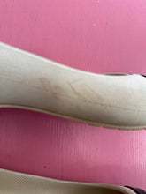 Load image into Gallery viewer, Pre-Loved Crocs Ballet Flat Cream Size AU10
