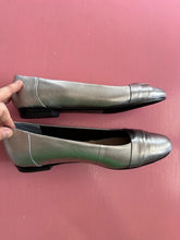 Load image into Gallery viewer, Pre-Loved Supersoft Claudea Size AU10
