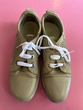 Load image into Gallery viewer, Pre-Loved Rilassare Green Sneakers Size 43/AU11

