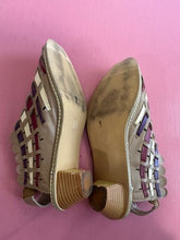 Load image into Gallery viewer, Pre-Loved BareTraps Brisa Size 41
