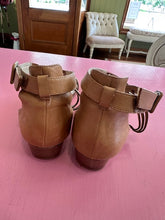 Load image into Gallery viewer, Pre-Loved Frankie4 Light Brown Sandal Size AU13
