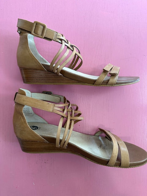 Pre-Loved Frankie4 Light Brown Sandal Size AU13