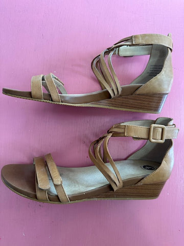 Pre-Loved Frankie4 Light Brown Sandal Size AU13