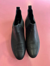 Load image into Gallery viewer, Pre-Loved D&amp;J Global Size 44/AU12
