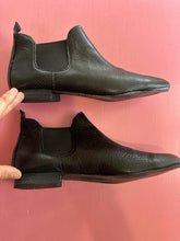 Load image into Gallery viewer, Pre-Loved D&amp;J Global Size 44/AU12
