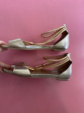 Load image into Gallery viewer, Pre-Loved D&amp;J Jazzie Size 44/AU12

