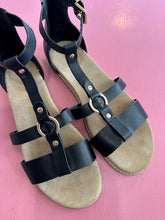 Load image into Gallery viewer, Pre-Loved Hush Puppies Pompa Size AU12
