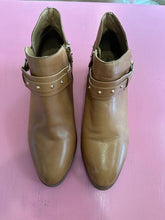 Load image into Gallery viewer, Pre-Loved Hush Puppies Chiara Size AU13
