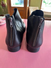 Load image into Gallery viewer, Pre-Loved D&amp;J Fronia
