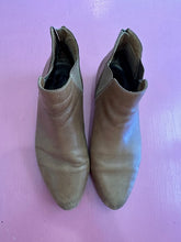 Load image into Gallery viewer, Pre-Loved Supersoft Everly
