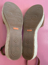 Load image into Gallery viewer, Pre-Loved Hush Puppies Abella
