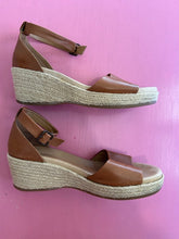 Load image into Gallery viewer, Pre-Loved Hush Puppies Abella
