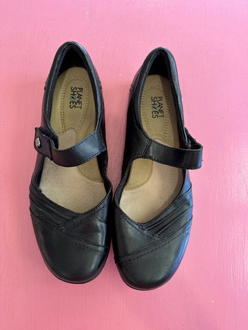 Pre-Loved Planet Shoes Jamie Size AU12