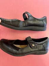 Load image into Gallery viewer, Pre-Loved Planet Shoes Jamie Size AU12
