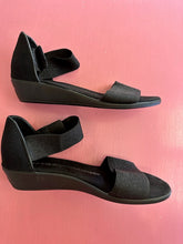 Load image into Gallery viewer, Pre-Loved Taking Shape Black Wedge Sandal
