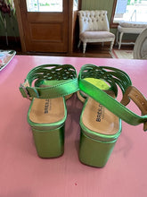 Load image into Gallery viewer, Pre-Loved Bresley Shirazi
