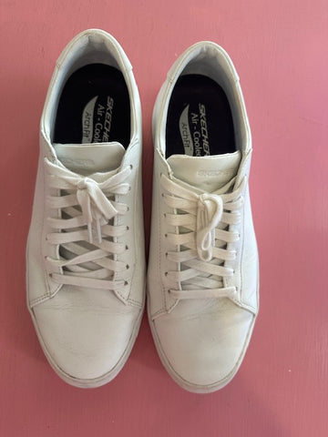 Pre-Loved Skechers White