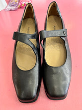Load image into Gallery viewer, Pre-Loved Kumfs Black Mary Janes
