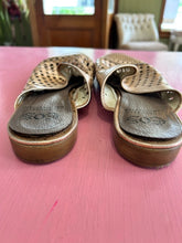 Load image into Gallery viewer, Pre-Loved EOS Rose Gold Slide
