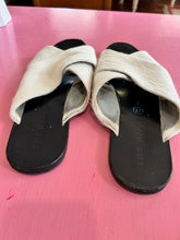 Load image into Gallery viewer, Pre-Loved The Hides Milk Slides
