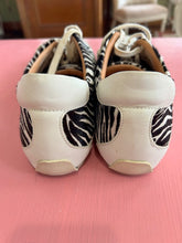 Load image into Gallery viewer, Pre-Loved L'Ecologica Zebra LaceUps
