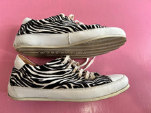 Load image into Gallery viewer, Pre-Loved L'Ecologica Zebra LaceUps
