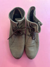 Load image into Gallery viewer, Pre-Loved Paul Green Laceup
