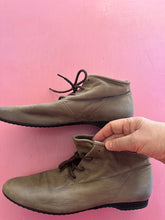 Load image into Gallery viewer, Pre-Loved Paul Green Laceup
