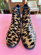 Load image into Gallery viewer, Pre-Loved Tods Ankle Boot
