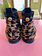 Load image into Gallery viewer, Pre-Loved Tods Ankle Boot
