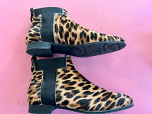 Load image into Gallery viewer, Pre-Loved Tods Ankle Boot
