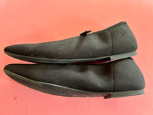 Load image into Gallery viewer, Pre-Loved Vivaia Black Flat
