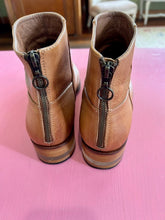 Load image into Gallery viewer, Pre-Loved D&amp;J Flavor
