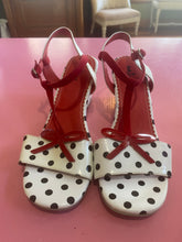 Load image into Gallery viewer, Pre-Loved Minx Lottie White Size 42/AU10
