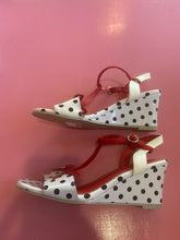 Load image into Gallery viewer, Pre-Loved Minx Lottie White Size 42/AU10
