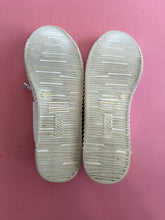 Load image into Gallery viewer, Pre-Loved Hinako Rafa
