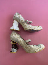 Load image into Gallery viewer, PL Irregular Choice Wedding Heels Size AU10
