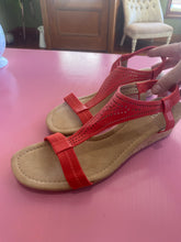 Load image into Gallery viewer, Pre-Loved Alfani StepNFlex Wedge Size 11
