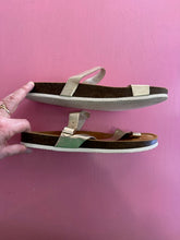 Load image into Gallery viewer, Pre-Loved Frankie4 Shelley
