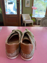 Load image into Gallery viewer, Pre-Loved Diana Ferrari Aquire
